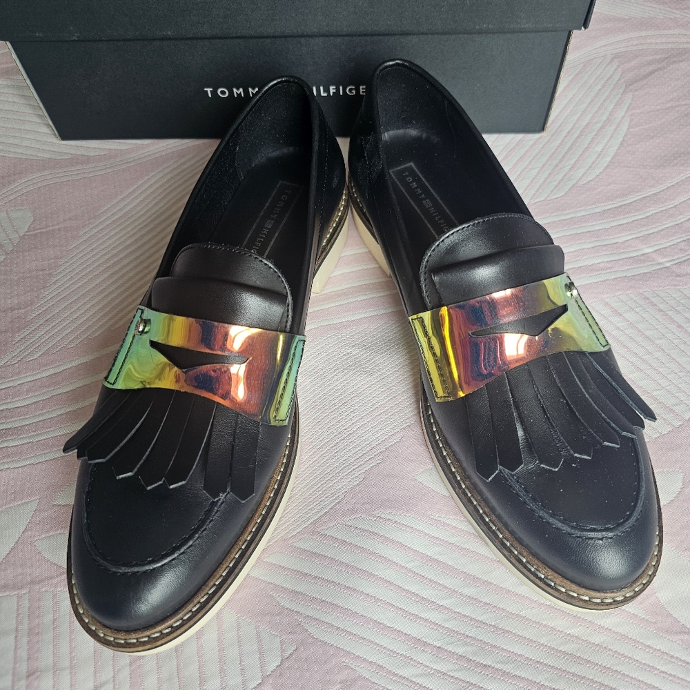 EUC Hilfiger leather loafers